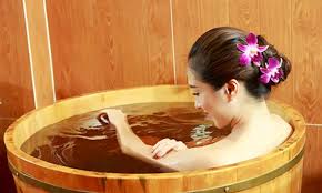 Dùng bồn tắm gỗ sồi có tốt không?
