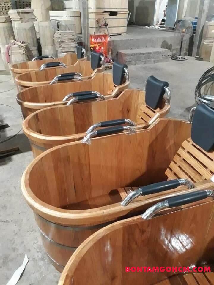 Bồn tắm gỗ bọc da